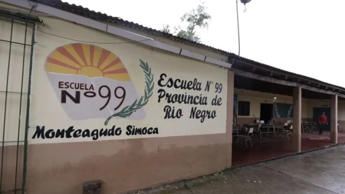 69b7d0d3b8c55_700_394!