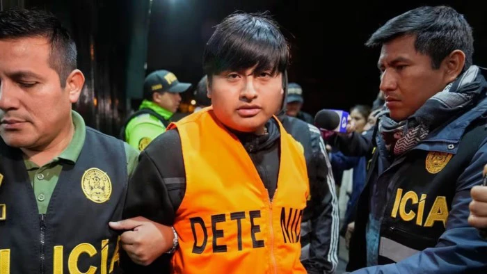 697e9b6b7fcf5_700_394!