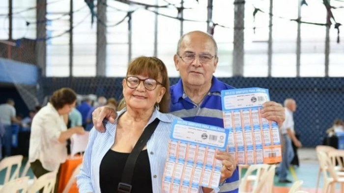 699c742b63fb9_700_394!