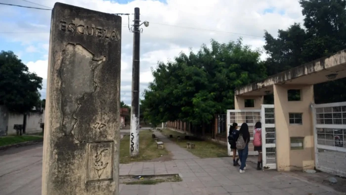 69d77803aec2d_700_394!