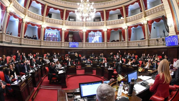 6967738e46317_700_394!