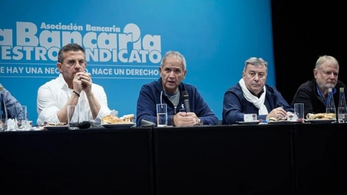 6985dcba2d4a6_700_394!