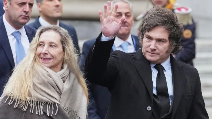 6887bcfcd0b62_700_394!